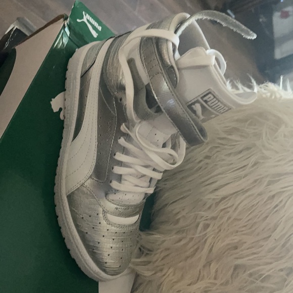 Pumas - Picture 2 of 3